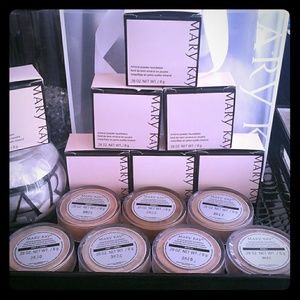 **Mary Kay Mineral Powder Foundation**